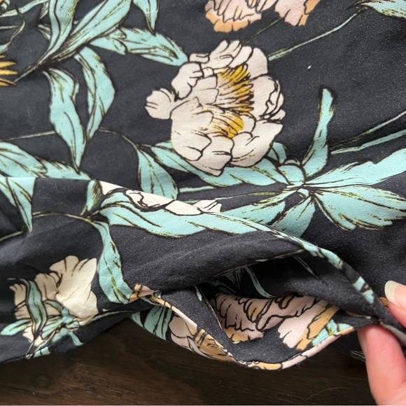 Cupio floral cold shoulder mini dress size medium - Picture 3 of 5